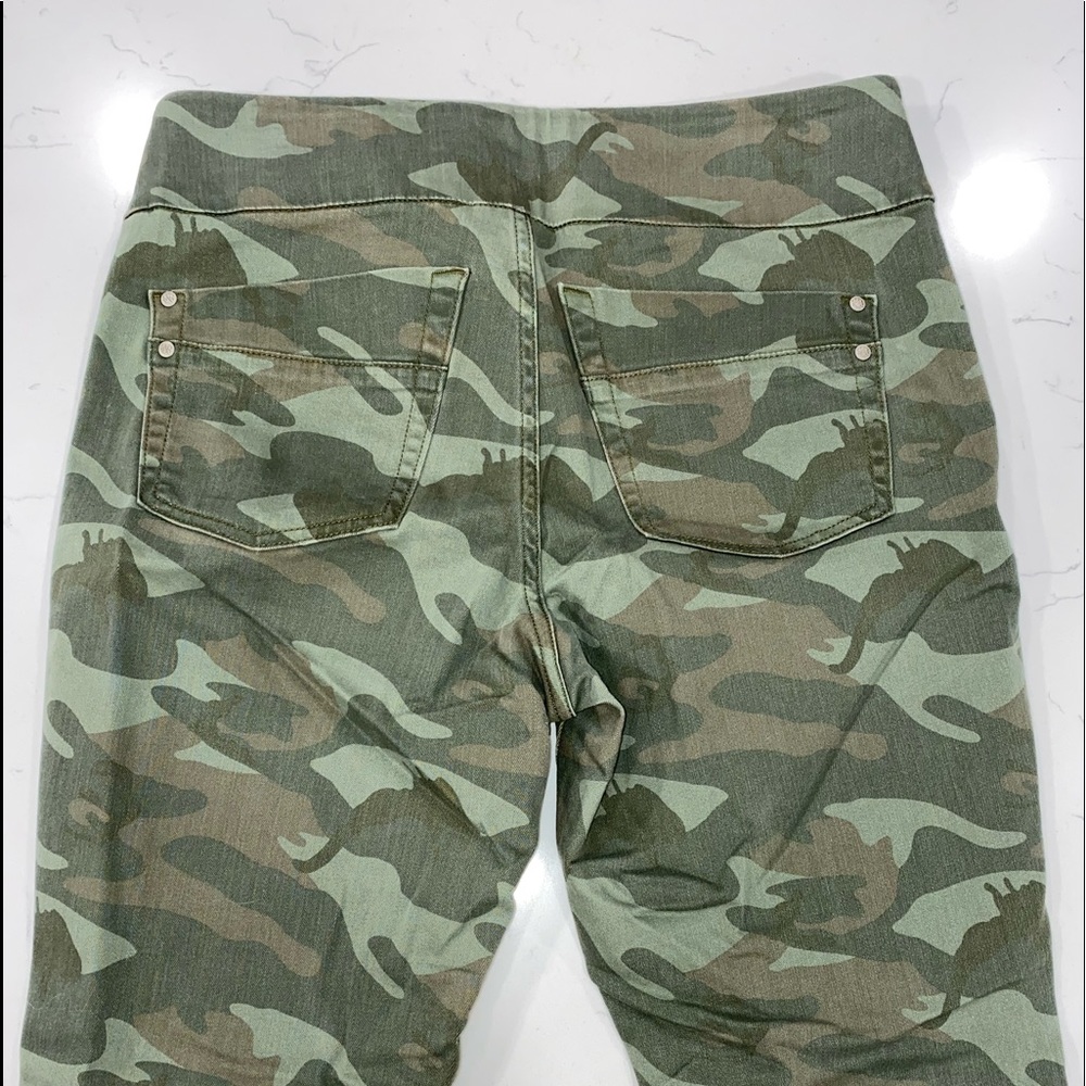 Camo Green Women's Jeans - Picture 12 of 14
